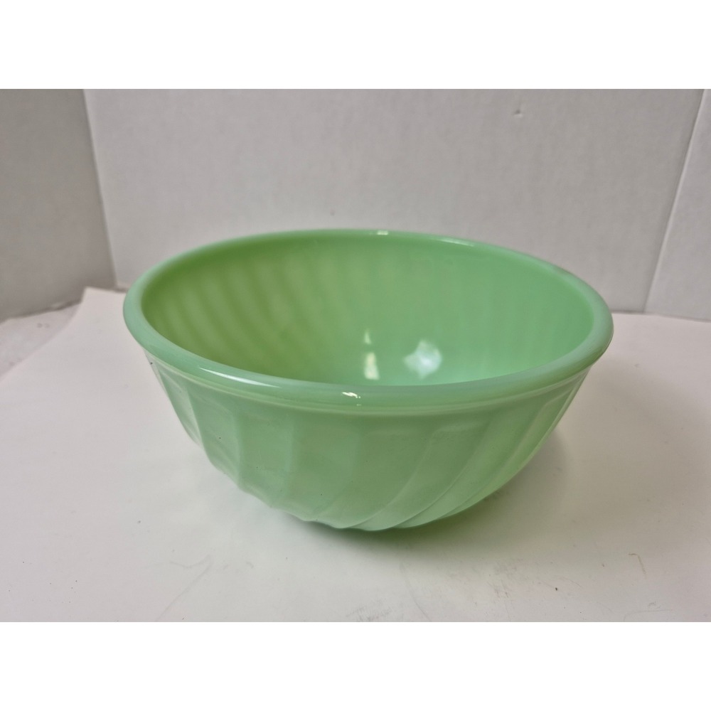 Fire-King Jadeite Swirl Mixing Bowl Vintage Green Milk Glass Oven Ware 7.5 USA